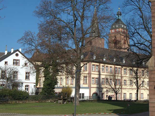 Neustadt - Rathaus, Stiftskirche